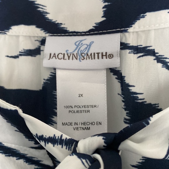 BNWOT - Navy and White Floral Top - Picture 4 of 8